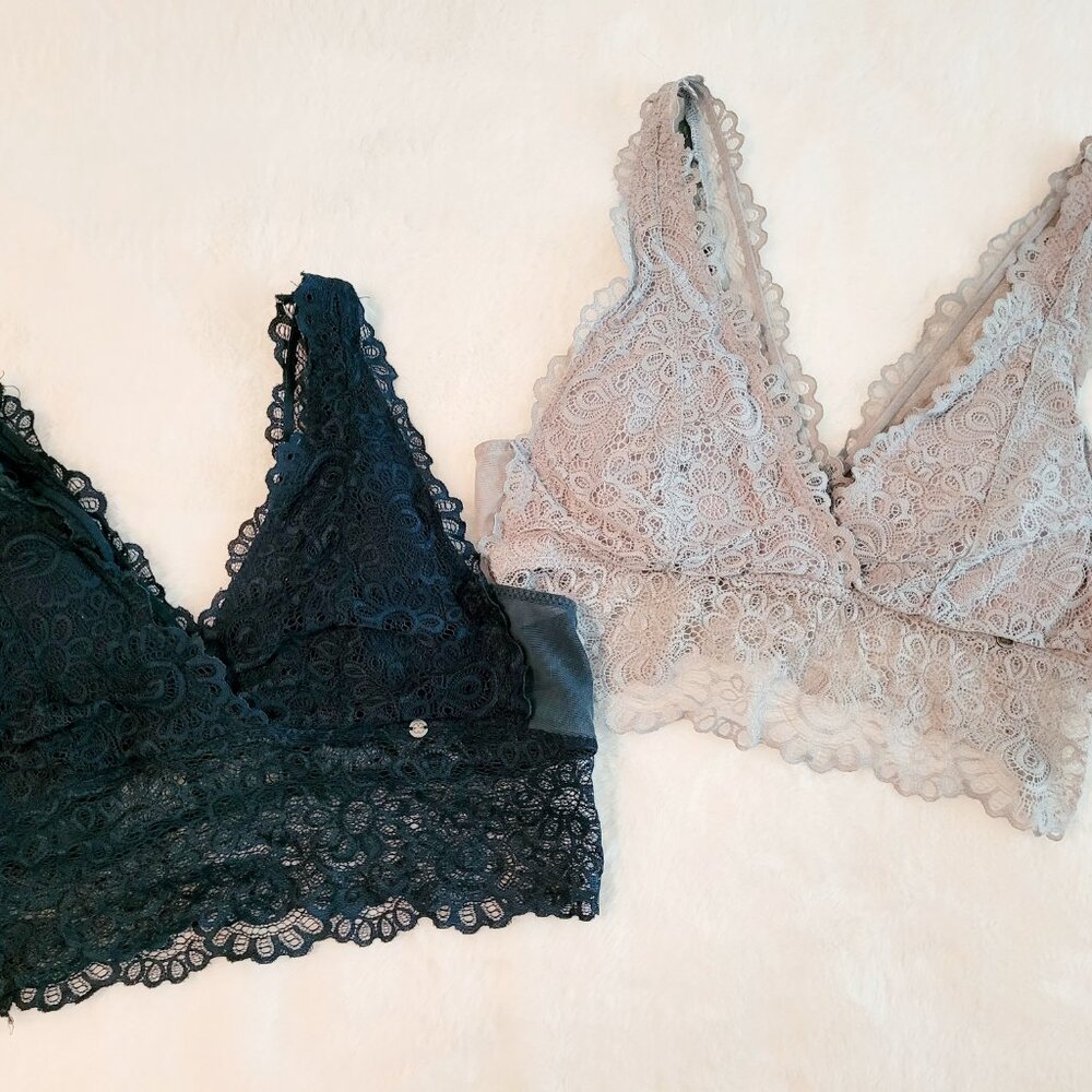 2 Bralettes 1 dark blue 1 light gray size L barely used